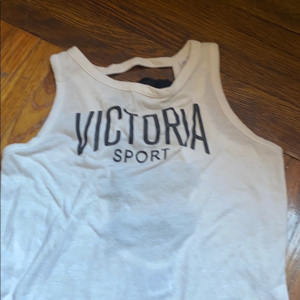 Women’s athletic top